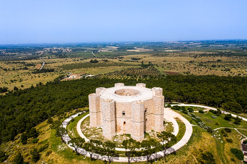 Castel del Monte : la mystérieuse forteresse de Frédéric II au cœur des oliveraies des Pouilles